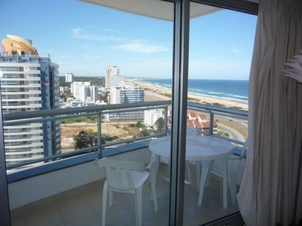 Magnifico Pent House en alquiler con vistas a la Playa Brava y entorno.